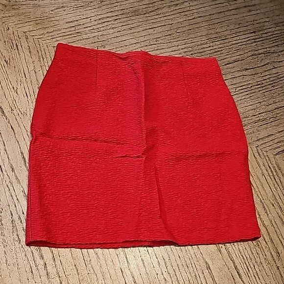 Red gap skirt size 1 - Picture 7 of 7